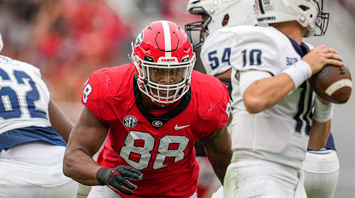 Georgia lineman Jalen Carter rushes the passer